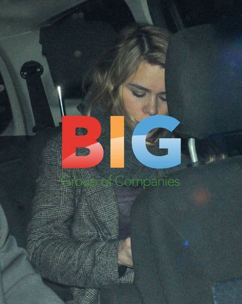 Pregnant Billie Piper Leaving Almeida Theatre