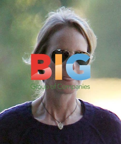 Helen Hunt and her dog in Santa Monica