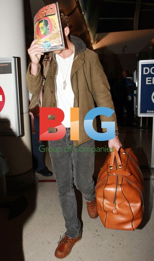 Ryan Gosling at airport