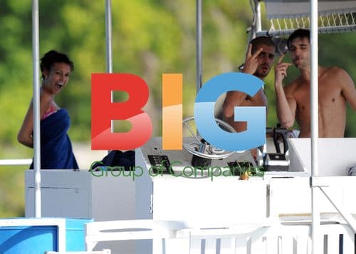 The Wanted's Max George and Michelle Keegan swim with turtles