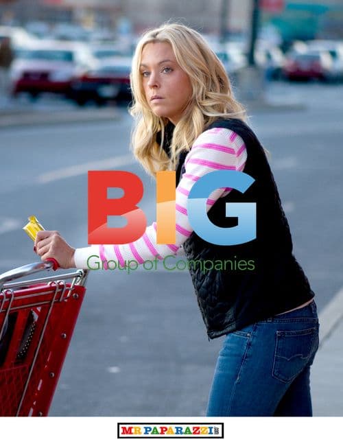 TV Personality Kate Gosselin Shopping in Pennsylvania