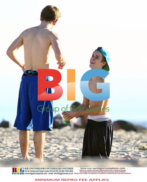 Justin Bieber and dad Jeremy have beach day in LA