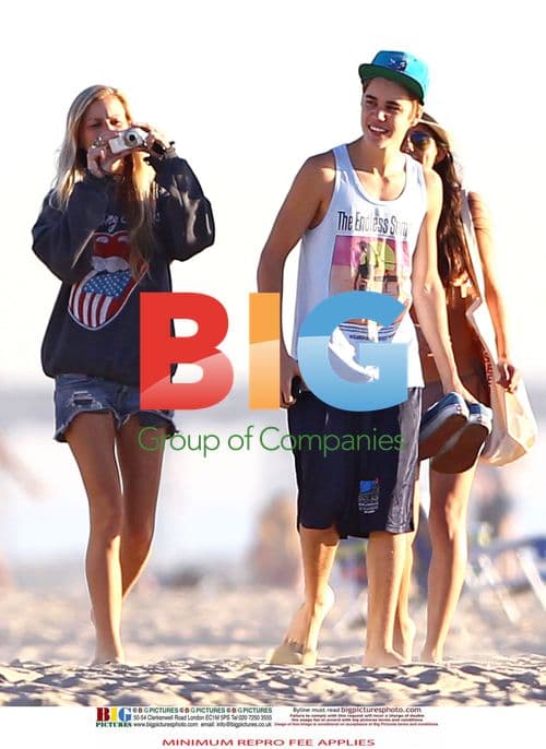 Justin Bieber and dad Jeremy enjoy beach day