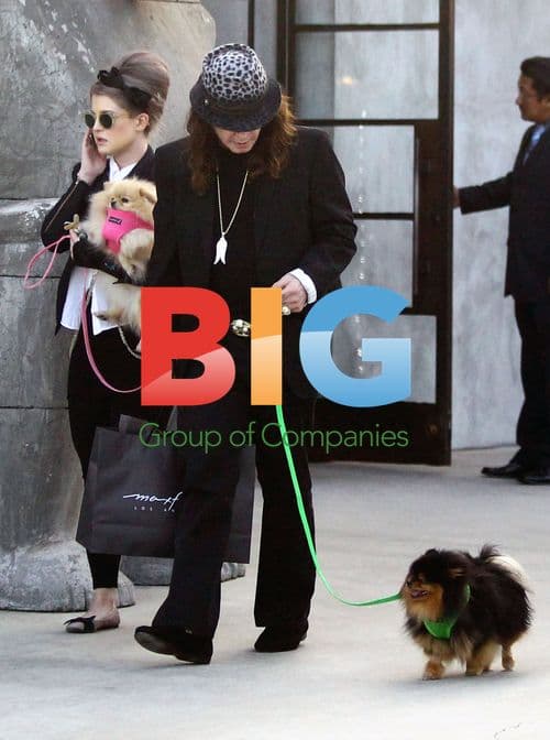 Kelly Osbourne Shopping with Family