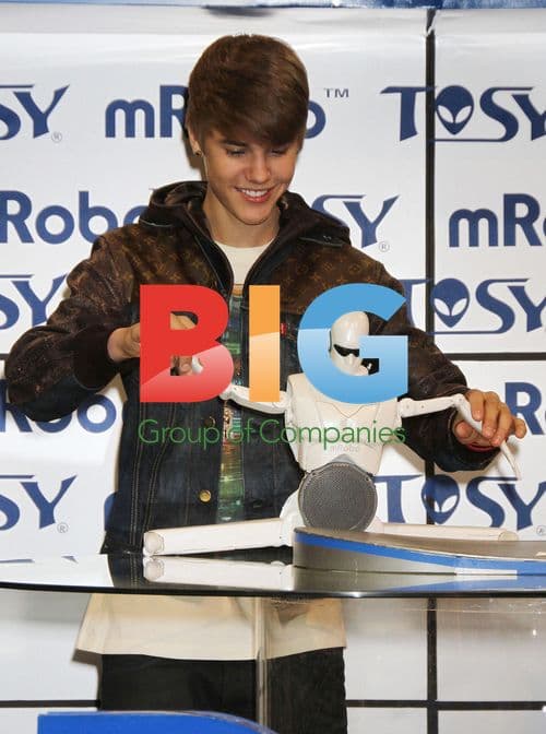 Justin Bieber Unveils mRobo Speaker
