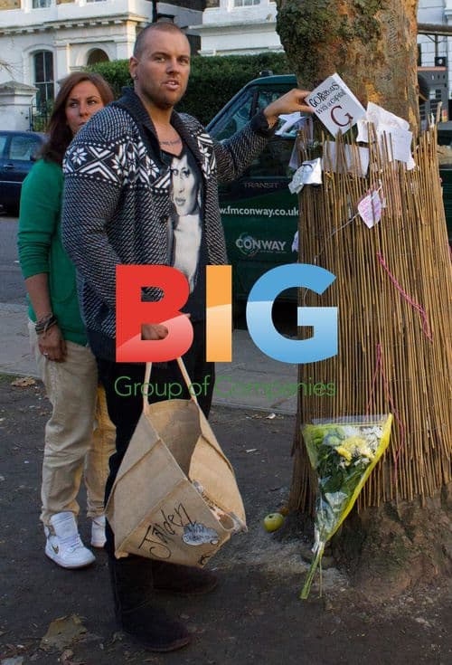 Jaiden Lays Flowers at Amy Winehouse Memorial