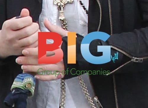 Kelly Osbourne Shops With Parents