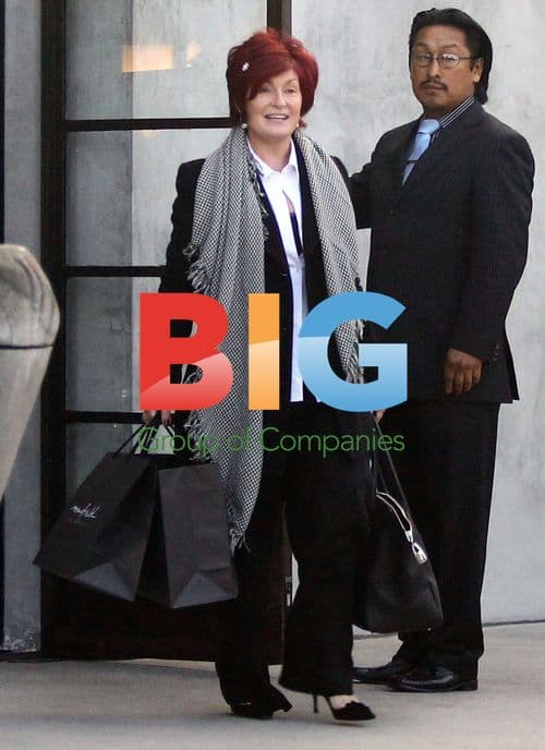 Kelly Osbourne shops with parents Ozzy and Sharon