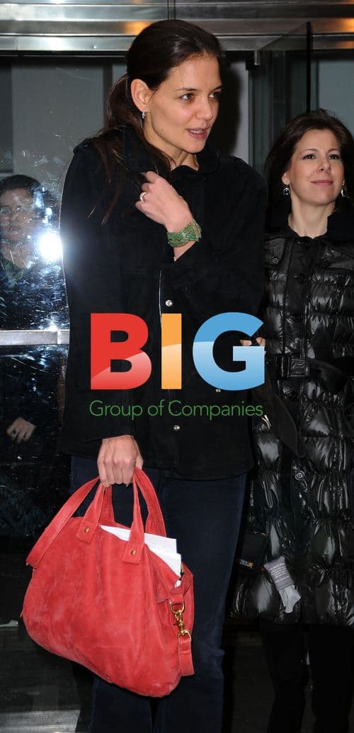 Katie Holmes Arrives Home in New York