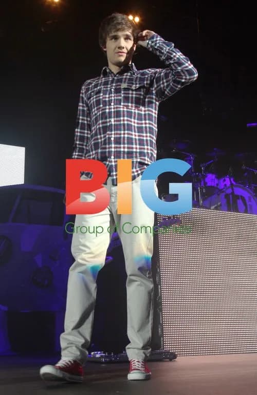 One Direction Perform at Echo Arena