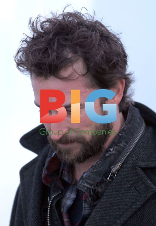 Noah Wyle on 'Falling Skies' set