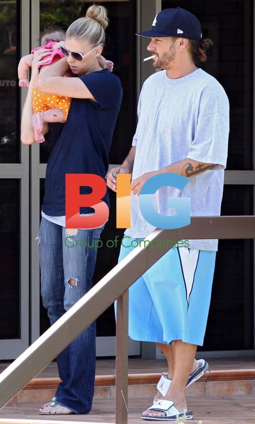 Kevin Federline and family visit production office