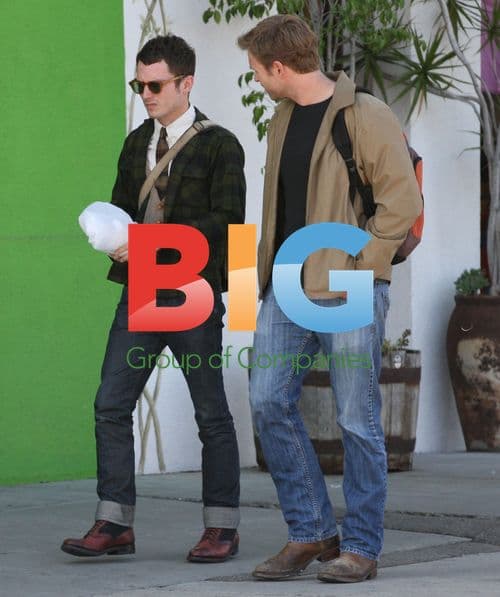 Elijah Wood Picking Up Food in West Hollywood