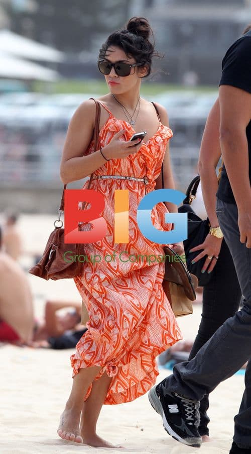 Vanessa Hudgens shops in Sydney