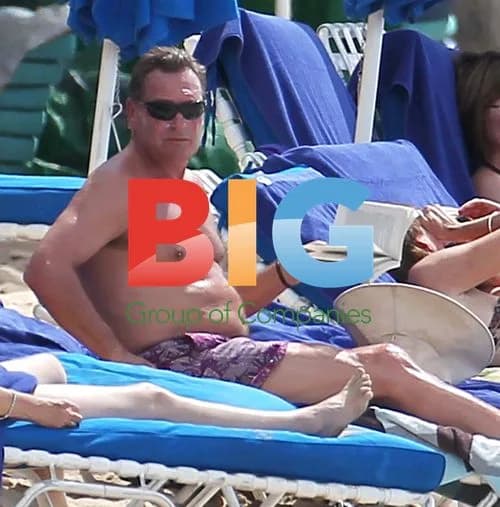Glenn Hoddle relaxes with wife on Caribbean beach