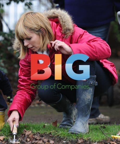 Kate Garraway Family Park Clean Up