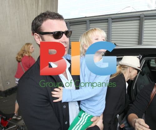 Naomi Watts and Liev Schreiber with kids in Sydney