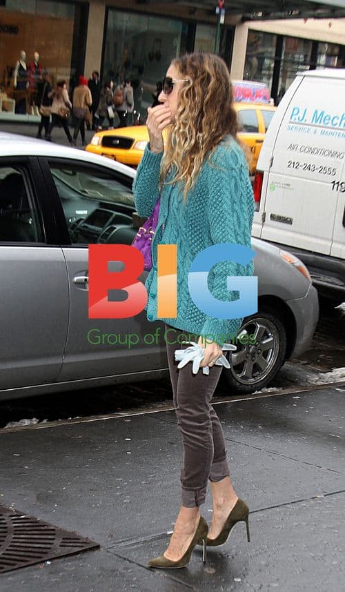 Sarah Jessica Parker Smoking in NY Taxi