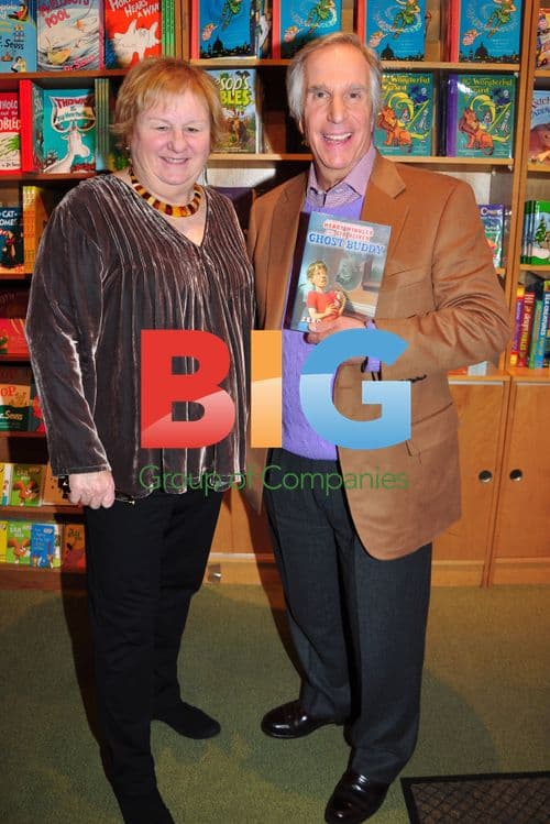 Henry Winkler and Lin Oliver Sign Books