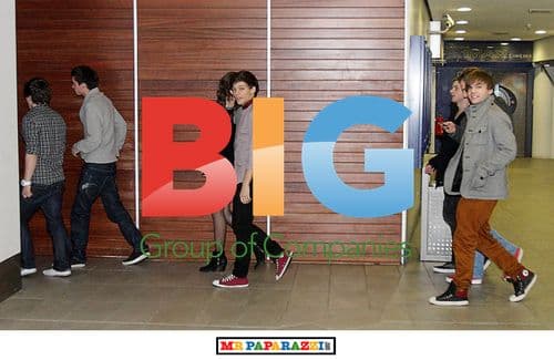 Louis Tomlinson Enters Belfast Nightclub