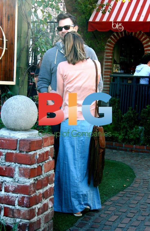 Olivia Wilde and Jason Sudeikis Cuddling at Lunch