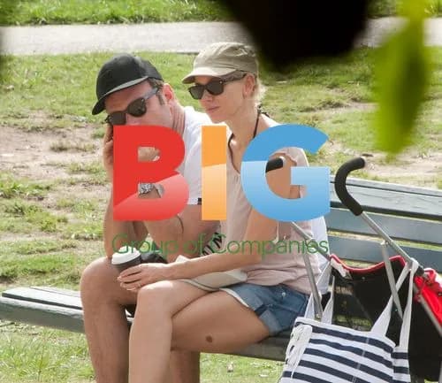 Naomi Watts and Liev Schreiber with kids