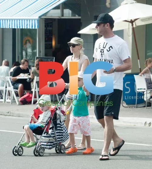 Naomi Watts and Liev Schreiber with kids in Sydney