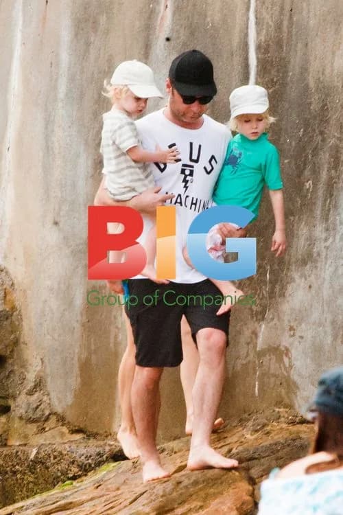 Naomi Watts and Liev Schreiber with kids in Sydney