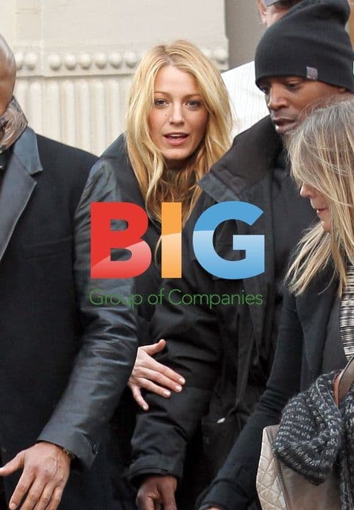 Blake Lively Mobbed by Fans on Gossip Girl Set