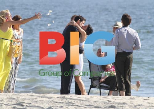 Courteney Cox filming 'Cougar Town' wedding scene