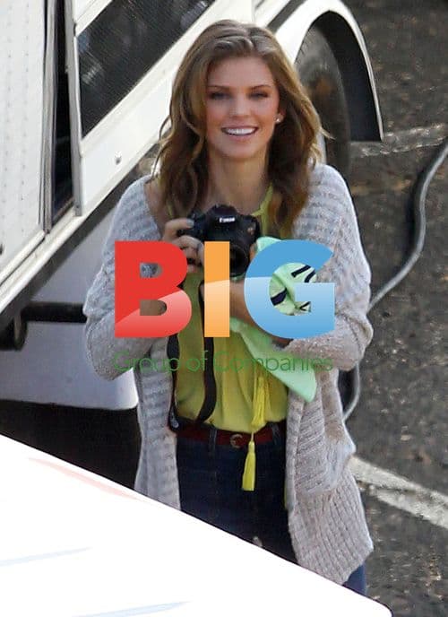 AnnaLynne McCord and Dominic Purcell on 90210 Set