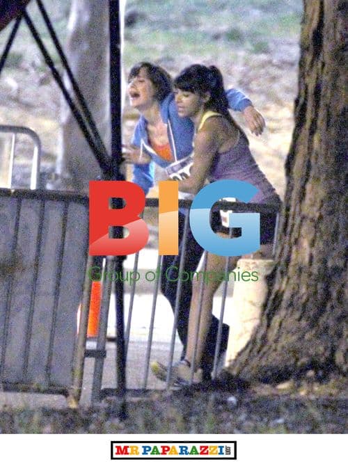 Zooey Deschanel & Hannah Simone Film 'New Girl'