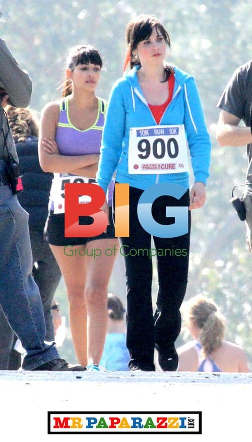 Zooey Deschanel & Hannah Simone on 'New Girl' Set