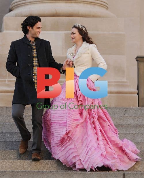 Leighton Meester and Penn Badgley on 'Gossip Girl' set