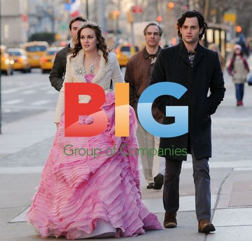 Leighton Meister and Penn Badgley film 'Gossip Girl'