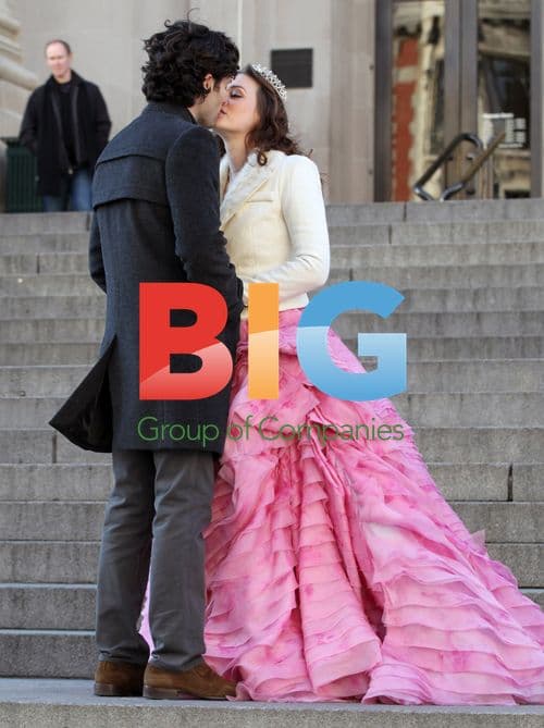 Leighton Meester and Penn Badgley on 'Gossip Girl' Set