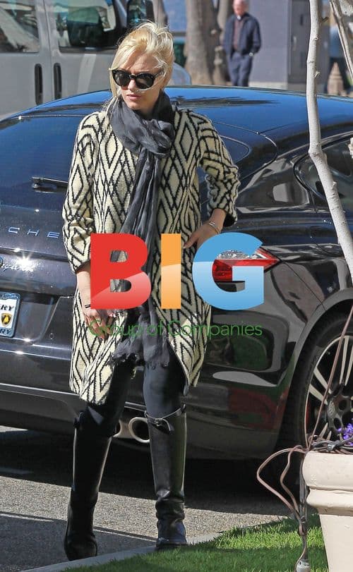 Gwen Stefani Dining Out in Santa Monica