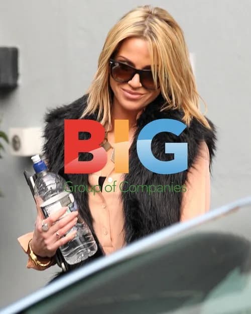 Sarah Harding Delivers Car for Service
