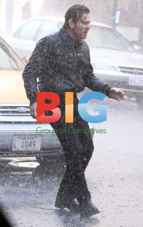 Actors Maggie Gyllenhaal and Ewan McGregor on "The Corrections" Set