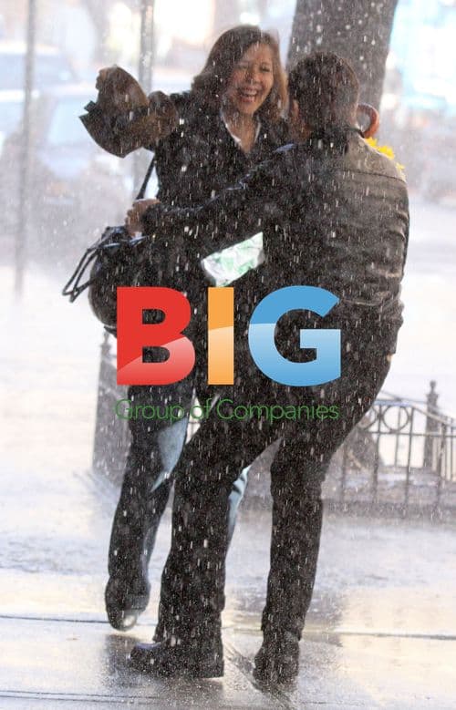 Maggie Gyllenhaal and Ewan McGregor on "The Corrections" set