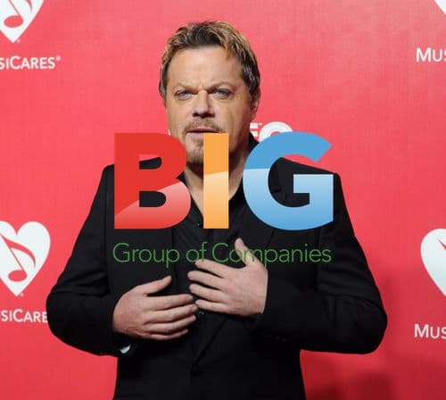 Eddie Izzard Arrives for MusiCares Tribute