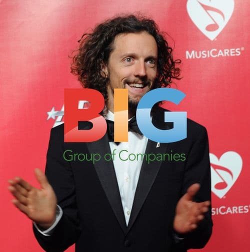 Jason Mraz arrives at MusiCares Person of the Year Tribute