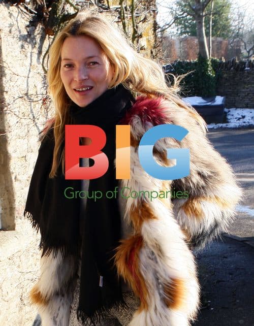 Kate Moss Visits Pub in Cotswolds