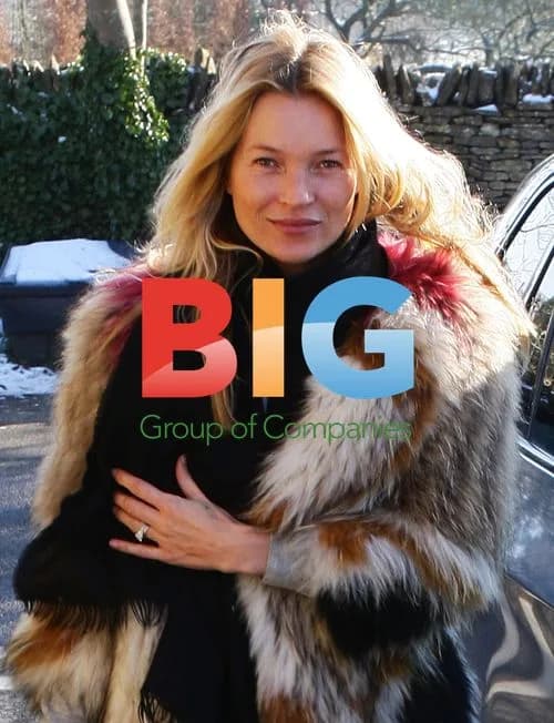 Kate Moss Heads to Pub in Cotswolds