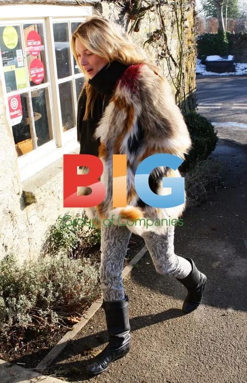 Kate Moss Heads to Cotswolds Pub