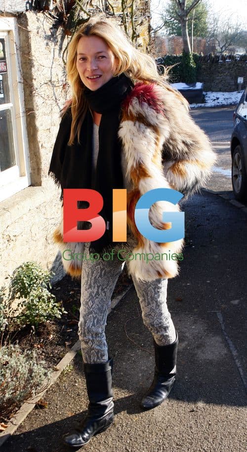 Kate Moss Heads to Pub in Cotswolds