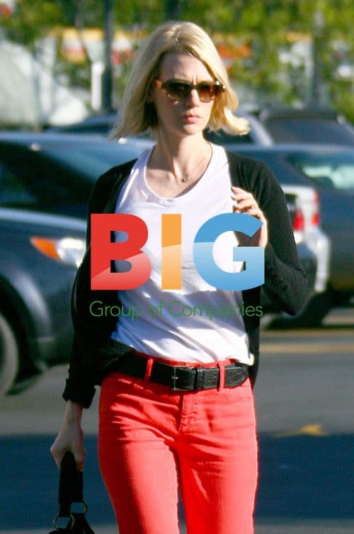 January Jones Leaves Nail Salon