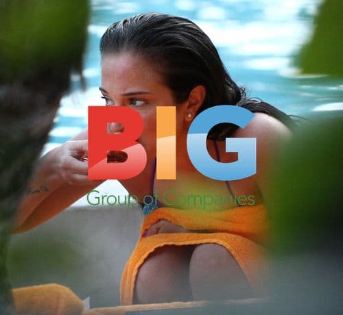 Tulisa Contostavlos enjoys beach day in Miami