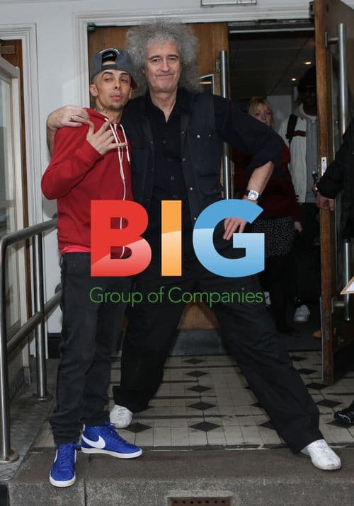 Dappy and Brian May perform 'We Will Rock You'