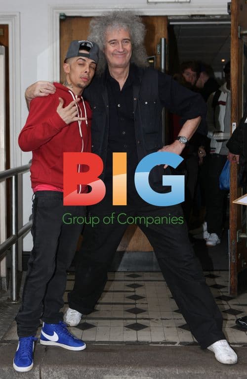 Dappy Contostavlos and Brian May Perform 'We Will Rock You'